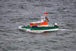 EMMI das Tochterboot des SAR Seenotrettungskreuzer’s HANS HACKMACK im Wellental vor Sassnitzer.