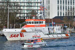 SAR-Boote FELIX SAND und Tochterboot SAPHIR am 27.01.2024 im Hafen von Lübeck-Travemünde