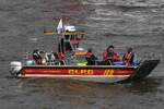 Wasserretter GREIF 5 (12/42); Eigner/Betreiber: DLRG; Datum: 09.05.2026; Aufnahmeort: Elbe/Hafen Hamburg, Deutschland. Das Bild entstand anl�sslich des 837. Hafengeburtstages.