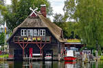 Zwei Boote der DLRG bei der Ratzeburger Wachstation an der Schlosswiese.