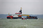 NOTARIUS, das Tochterboot des Seenotrettungskreutzer’s HARRO KOEBKE, bei rauer See vor Sassnitz mit der ARKONA der Küstenwache im Hintergrund.