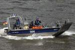 THW-Motorboot 80818; Eigner/Betreiber: THW Rostock; Datum: 09.05.2026; Aufnahmeort: Elbe/Hafen Hamburg, Deutschland.