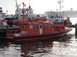 Ein Fahrzeug der Fairplay-Towage, die  Fairwind 1  HH Rotterdam, Rufzeichen PCDQ, am Schlepperliegeplatz in Rostock Gro-Klein