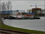 Das kleine Spezialschiff  Fatima  liegt im Krabbenpolder bei Dordrecht vor Anker.
