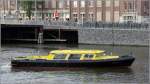 Die WN4 WATERRAL ist ein mit Blaulicht ausgestattetes Fahrzeug der Waternet B.V. in Amsterdam. Länge: 12 m, Breite: 4 m. Aufgenommen in Amsterdam am 08.06.2015