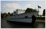 Die  Mienchen  ehemals Minenjagdboot  Flensburg  (Lindauklasse 331) - Schwimmender Jugendtreff in Duisburg Ruhrort.

Historie:  Die ehemalige Flensburg lief 1959 bei der Werft Burmeister, Bremen-Burg, vom Stapel und gehrte zum 4.Minensuchgeschwader in Wilhelmshaven. Aufgrund ihrer frheren Funktionsbestimmung wurde die ehemalige Flensburg komplett aus Holz gebaut; alle verwendeten Metalle an Bord waren a-agnetische Metalle wie Kupfer, Messing, VA, Aluminium usw.  

Weitere technische Daten der ehemaligen Flensburg: Wasserverdrngung: 465 t; Leistung: 4000 PS; Geschwindigkeit: ber 15 kn; Besatzung 43, Bewaffnung:
1 Geschtz 40 mm, Lnge: 48 m; Breite: 8 m  Quelle: www.mienchen.de