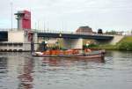 Lübecker Wasserboot V ENI 05106150 auf Tour mit Frischwasser für Seeschiffe...