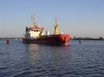 Ölbekämpfungsschiff Vilm, in Rostock auf der Unterwarnow zwischen dem Tonnenpaar 32/49, aus dem Fischereihafen kommend in Richtund Warnemünde fahrend, zur Ölabwehr- und Bekämpfung im Dienst für die
