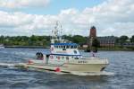 Fischereiaufsichtsschiff NARWAL in Finkenwerder.  Heh Sie da! - werfen Sie den gerucherten Aal, den sie da gefangen haben, sofort wieder ins Wasser!! 