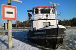 21.1.2017 Die Angermünde dreht an der Schleuse Dechsendorf und schruppt noch die Anlegekante ab.