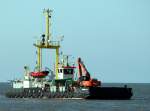 28.08.2013, Franziusplate bei der Einfahrt in den Hafen von Fedderwardersiel. Sie ist 40m lang und 10m breit, Tiefgang 1,2m.