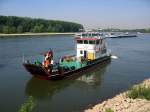 Verkehrssicherungsschiff KLN des Wasser- und Schifffahrtsamtes Kln hier bei einer Schiffshavarie auf dem Rhein bei Porz-Zndorf.