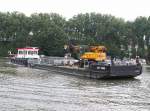 Das Boot des WSA (Strompolizei)  Lirich  wendet vor den Schleusenbecken der Schleuse Oberhausen Lirich.