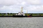 Tonnenleger  Lütje Hörn  (Bauj. 1991), eingesetzt für Unterhaltungsaufgaben wie das Setzen von Pricken, befindet sich im Norddeicher Hafen. [25.7.2017 - 11:47 Uhr]