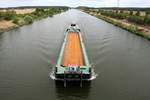 Das Arbeitsboot Niegripp (05039290 , 14,80 x 3,80m) vom WSA Magdeburg schob am 28.08.2018 im Elbe-Havelkanal bei Niegripp den Leichter 3503 zur gleichnamigen Aussenstelle.