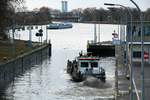 MS Otter (05041630) hat gleich Grün nach der Talschleusung in der Südkammer der Vorstadtschleuse Brandenburg/Havel und macht sich auf den Weg. 