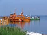 Zoll und Lotsenboote im Hafen von Barhöft vor Anker