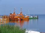 Zoll und Lotsenboote im Hafen von Barhft vor Anker