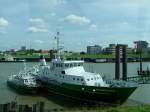 WESERMNDE  schmiegt  sich im Gebiet von Bremerhaven an den ausserdienst gestellten Zollkreuzer BREMERHAVEN ;090826