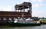 Zoll-Boot  Rheiderland  Heimathafen Karnin auf Usedom. Aufnahme vom 27.09.2014. Im Hintergrund der Rest der ehemaligen Eisenbahnhubbrücke. 