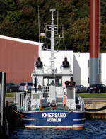 Das 28m lange Zollschiff KNIEPSAND am 08.10.21 in Sassnitz