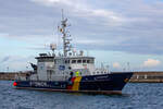 Zollboot HIDDENSEE bereit zum Anlegen im Sassnitzer Hafen.