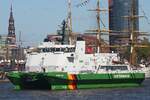 Zollschiff HELGOLAND (IMO 9500364); Eigner/Betreiber: Zoll; Datum: 10.05.2015; Aufnahmeort: Elbe/Hafen Hamburg, Deutschland. Das Bild zeigt die HELGOLAND anlässlich des Hafengeburtstags.