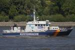 Zollschiff NIEDERELBE (IMO 9015943); Eigner/Betreiber: Zoll; Datum: 08.05.2026; Aufnahmeort: Elbe/Hafen Hamburg, Deutschland.