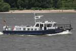 Zollschiff OEVELG�NNE (MMSI 211307170); Eigner/Betreiber: Zoll; Datum: 25.07.2026; Aufnahmeort: Elbe/Hafen Hamburg, Deutschland.