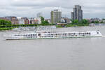 MS Symphonie der CroisiEurope erreicht am 25.05.2024 die Domstadt Köln. 