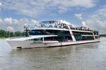 MS Rheinfantasie am 30.05.2024 auf dem Rhein in Köln-Mülheim im Zuge der Mülheimer Gottestracht an Fronleichnam