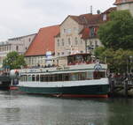 Das Fahrgastschiff Käpp´n Brass war am Mittag des 30.05.2025 in Warnemünde gut gefüllt.
