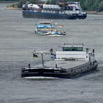 Im Bild die Schiffe BENLOVE (ENI: 01823388), RHOENLAND (ENI: 04701080) und TERRA (ENI: 02334055). (Duisburg, Mai 2025)