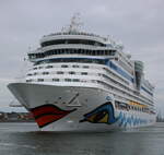 Aidadiva auf ihrer 14 tägigen Tour Highlights der Nord- und Ostseeküste beim Auslaufen am 26.06.2025 in Warnemünde.