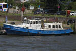 OTTENSTREUER (ENI 05105640) am 03.06.2025, Hamburg, Elbe, Museumshafen Övelgönne / Ex-Namen: WS 33 (1992-2007), WS 3 (1958-1991) / Schweres Hafenstreifenboot der Wasserschutzpolizei Hamburg / Lüa 19,72 m, B 4,59 m, Tg 1,95 m / 1 Diesel ...