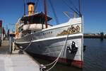 Dampfschiff SCHAARHÖRN;
Eigner/Betreiber: Hafen Museum Hamburg;
Aufnahmeort: Elbe/Hafen Hamburg, Deutschland;
Datum: 01.07.2025;
Info: BRZ 225 / Lüa 41,66m, B 6,8m, Tg 3,5m / 606 kW, 14 kn / 1908 bei Jannssen & Schmilinsky, Hamburg / au ...