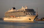 Viking Saturn am Morgen des 20.07.2025 in Warnemünde.