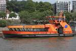 Hadag Hafenfähre KEHRWIEDER; Eigner/Betreiber: Hadag; Aufnahmeort: Elbe/Hafen Hamburg, Deutschland; Datum: 11.06.2025; Info: (ENI 04813370) (H 6082), Antriebsanlage: 2 Diesel Scania Di13 070 M, 370 kW (503 PS), 1 Siemens-EcoProp Hybrid-Antriebss ...