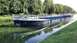 GMS Transient, ENI Nr. 02325427 am 18.07.25 auf den Rhein-Herne-Kanal bei Castrop-Rauxel.
Gebaut wurde das Schiff 1988 auf der Schiffswerft Hermann Sürken in Papenburg, fährt jetzt unter niederländischer Flagge und ist gemeldet in Haa ...