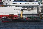 Dampfeisbrecher ELBE; Eigner/Betreiber: privat; Aufnahmeort: Elbe/Hafen Hamburg, Deutschland; Datum: 10.05.2015; Info:  (IMO 04805510) Das Bild zeigt das Traditionsschiff (Baujahr 1911) unterDampf vor der Überseebrücke. Es entstand anlä ...