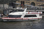 Fahrgastschiff HAFEN HAMBURG; Eigner/Betreiber: Barkassen Meyer; Aufnahmeort: Elbe/Hafen Hamburg, Deutschland; Datum: 13.06.2025; Info: Das Bild zeigt die HAFEN HAMBURG an den St.Pauli-Landungsbrücken.