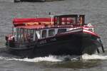 Hafenbarkasse HANSA III; Eigner/Betreiber: Bülow; Aufnahmeort: Elbe/Hafen Hamburg, Deutschland; Datum: 11.07.2025; Info: (H 3488) Lüa 19,85 m, B 4,58 m, Tg 1,57 m / 1 Diesel, 136 kW, 185 PS / max. 86 Fahrg. / 1942 bei Albert Bonne, Hamburg  ...