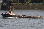Barkasse CLAUS; Eigner/Betreiber: K.H. Meyrose; Aufnahmeort: Elbe/Hafen Hamburg, Deutschland; Datum: 28.07.2025; Info: Das Bild  zeigt die CLAUS gegenüber den St.Pauli Landungsbrücken.