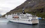Das 165m lange Fährschiff NORRÖNA am 28.05.25 in Seydisfjördur.