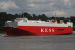 Frachtschiff MALACCA HIGHWAY; Eigner/Betreiber: KESS; Aufnahmeort: Elbe/Hafen Hamburg, Deutschland; Datum: 19.07.2025; Info: (IMO 9235414) Das Bild zeigt den Fahrzeugtransporter beim Auslaufen auf  Höhe Bubendey Ufer.