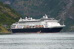Vasco da Gama, ex Statendam, unter portugiesischer Flagge unterwegs für NickoCruises. Hier auf Reede in Geiranger am 05.08.25 