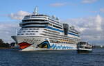 Die Aidamar auf ihrer  12 tägigen Tour Schärengärten der Ostsee beim Auslaufen am 24.08.2025 in Warnemünde.