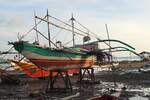 Traditionelles Fischerboot ST.PETER; Eigner/Betreiber: unbekannt/privat; Aufnahmeort: Sulusea (Pacific Ocean), Puerto Princesa, Insel Palawan, Philippinen; Datum: 05.11.2012; Info: Fast alle kleinen (Fischer)boote auf den Philippinen sind beidseitig  ...