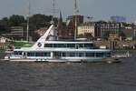 Fahrgastschiff HAMBURG; Eigner/Betreiber: Reederei Rainer Abicht; Aufnahmeort: Elbe/Hafen Hamburg, Deutschland; Datum: 13.06.2025; Info: Das Bild zeigt die HAMBURG vor den St.Pauli Landungsbrücken mit der Rickmer Rickmers im Hintergrund.