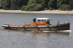 Schlepper und Wasserboot WASSERBOOT I; Eigner/Betreiber: HPA?; Aufnahmeort: Elbe/Hafen Hamburg, Deutschland; Datum: 19.07.2025; Info: (H 8027) (ENI 05105080) Ein Wasserboot ist ein kleines Tankschiff, das die im Hafen oder auf Reede liegenden Schiffe ...